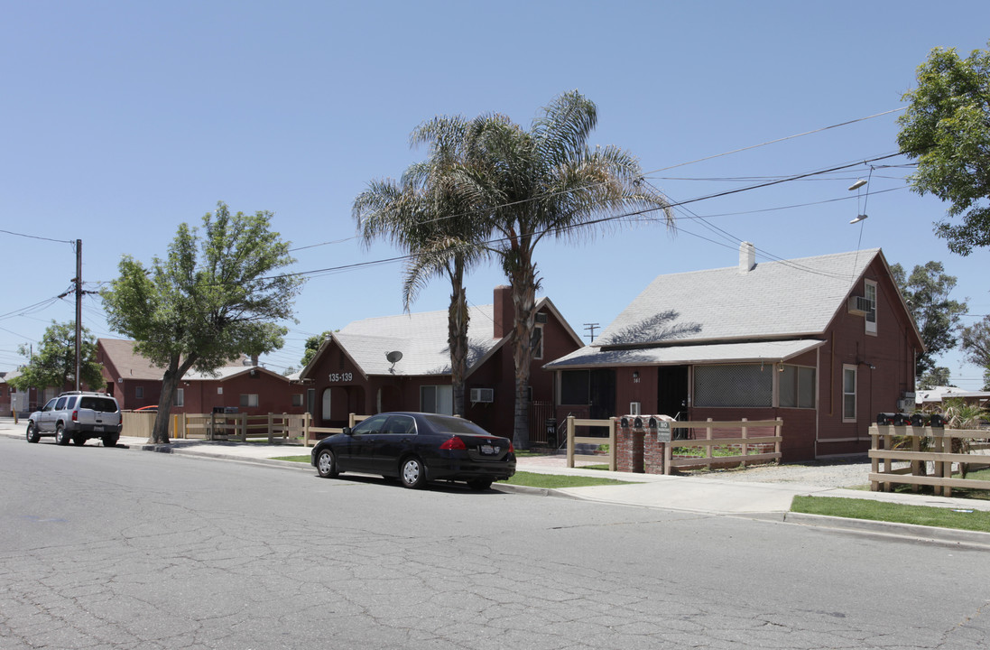 123-145 N Inez St in Hemet, CA - Building Photo