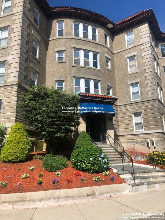 77 Chiswick Rd, Unit 12A in Boston, MA - Foto de edificio