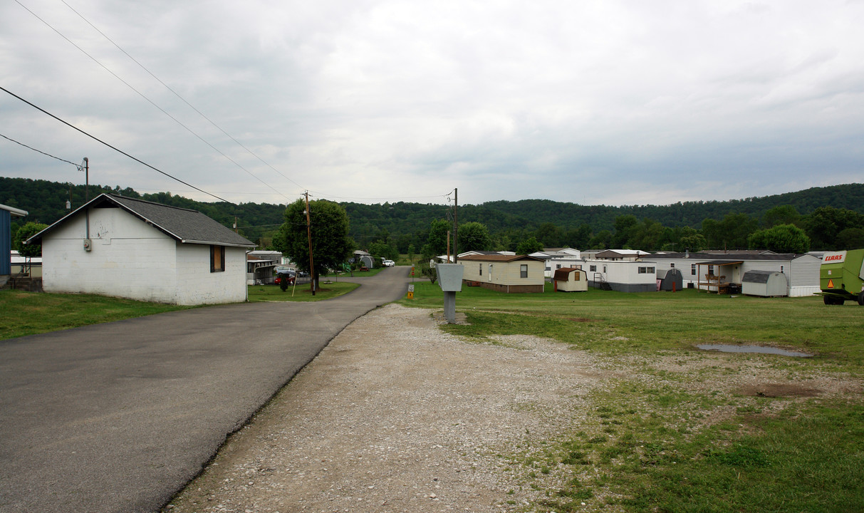 21 Winfield Mobile Home Park in Winfield, WV - Building Photo