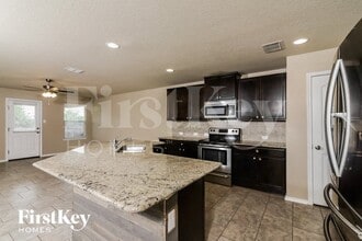 8952 Hickman Pk in San Antonio, TX - Foto de edificio - Building Photo