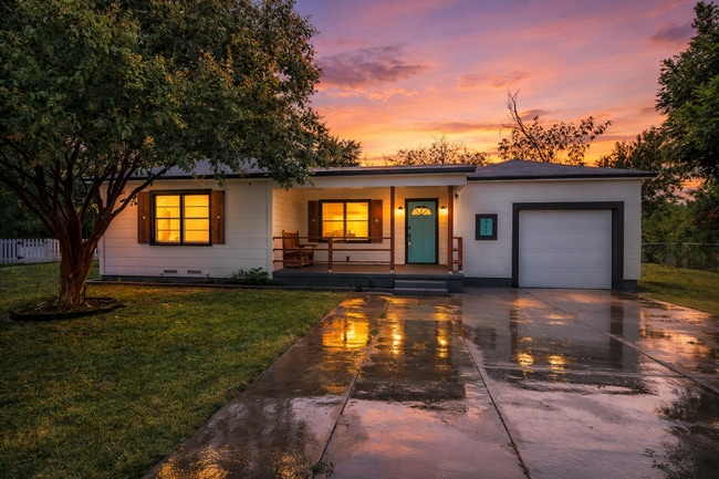 property at 917 Crockett Ct