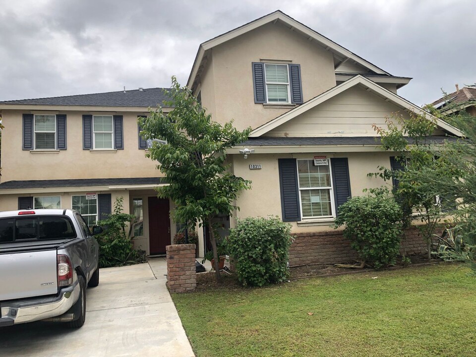 10311 Sirretta Peak Pl in Bakersfield, CA - Building Photo