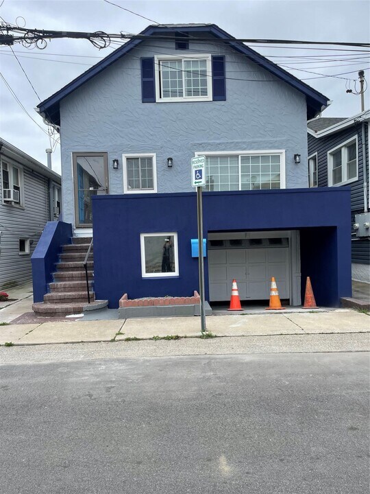 73 Rochester Ave in East Atlantic Beach, NY - Building Photo