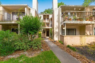 3500 Tangle Brush Dr in The Woodlands, TX - Building Photo