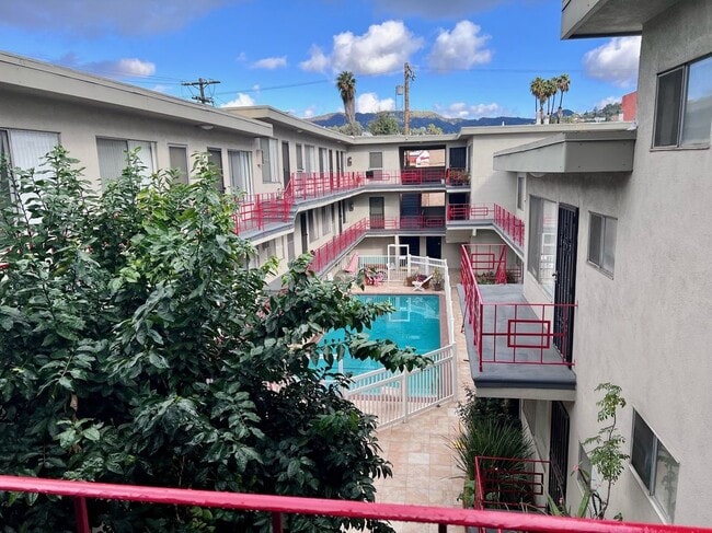 5855 Carlton Way in Los Angeles, CA - Building Photo - Building Photo