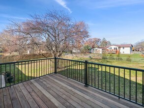 1803 Chestnut Dr in Hudson, WI - Foto de edificio - Building Photo