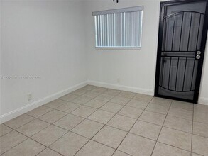 5211 NW 16th St in Lauderhill, FL - Building Photo - Building Photo