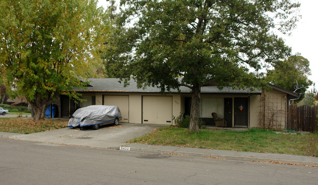 8450 Linden Ct in Cotati, CA - Foto de edificio - Building Photo