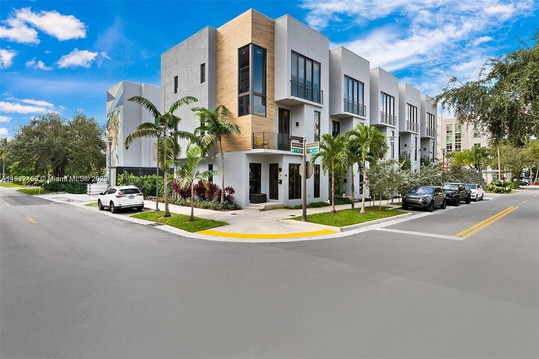 645 NE 4th Ave in Fort Lauderdale, FL - Building Photo
