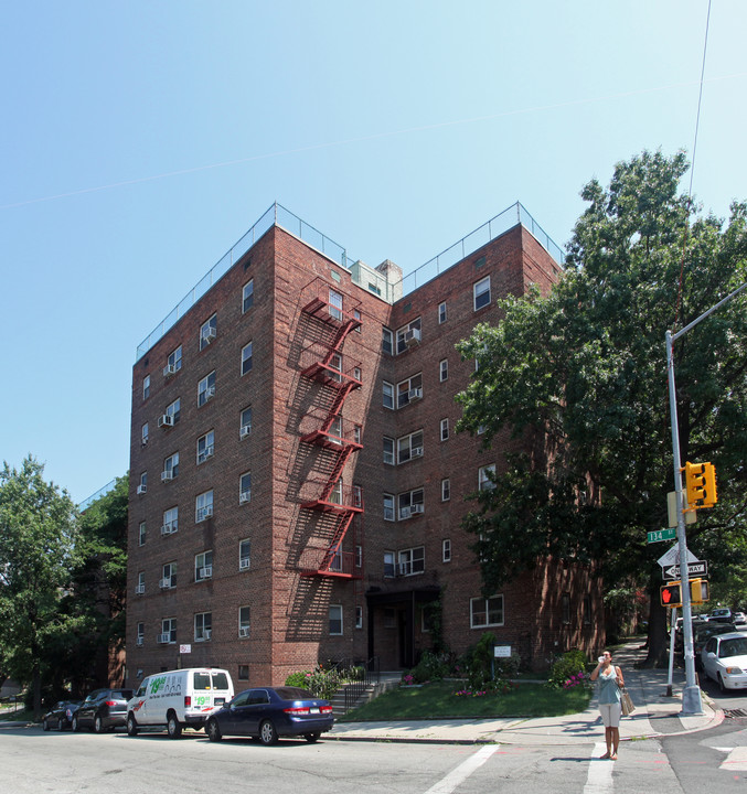 The Windsor in Jamaica, NY - Building Photo