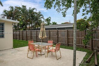 107 SE 5th St in Dania Beach, FL - Building Photo - Building Photo