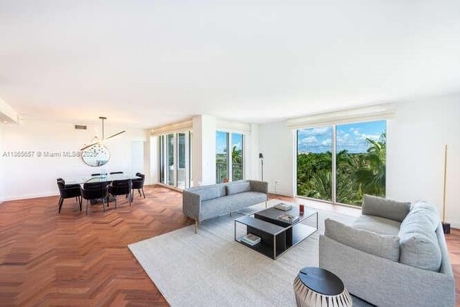 445 Grand Bay Dr in Key Biscayne, FL - Building Photo - Building Photo