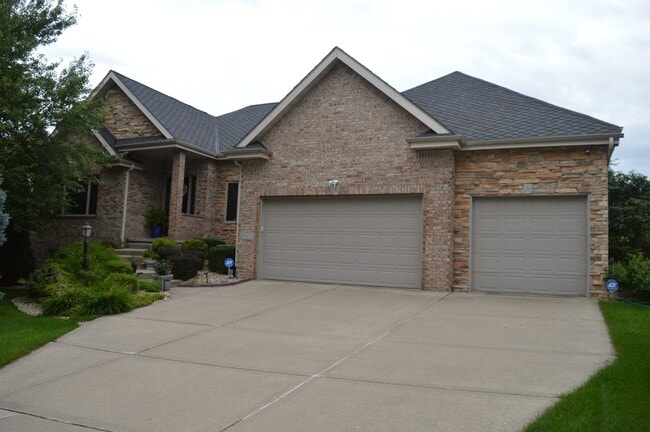 9217 Bear Claw Way in Madison, WI - Building Photo - Building Photo