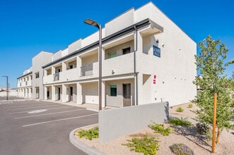 Deer Valley 24 in Phoenix, AZ - Building Photo - Building Photo