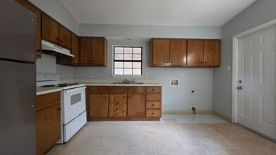 1974 S Riverview Cir in Albany, GA - Building Photo - Building Photo