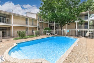 6008 N Lamar Blvd, Unit 1-104 in Austin, TX - Building Photo