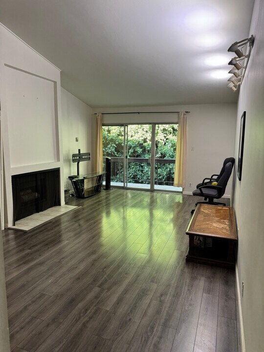 440 Veteran Ave, Unit 407 in Los Angeles, CA - Building Photo