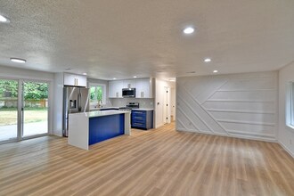 22705 58th Ave W in Mountlake Terrace, WA - Building Photo - Building Photo