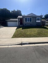 1735 Parrot St in San Diego, CA - Building Photo