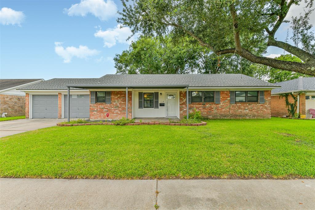 1105 Velma St in Deer Park, TX - Building Photo