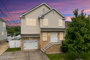 36 Main St in Port Monmouth, NJ - Building Photo