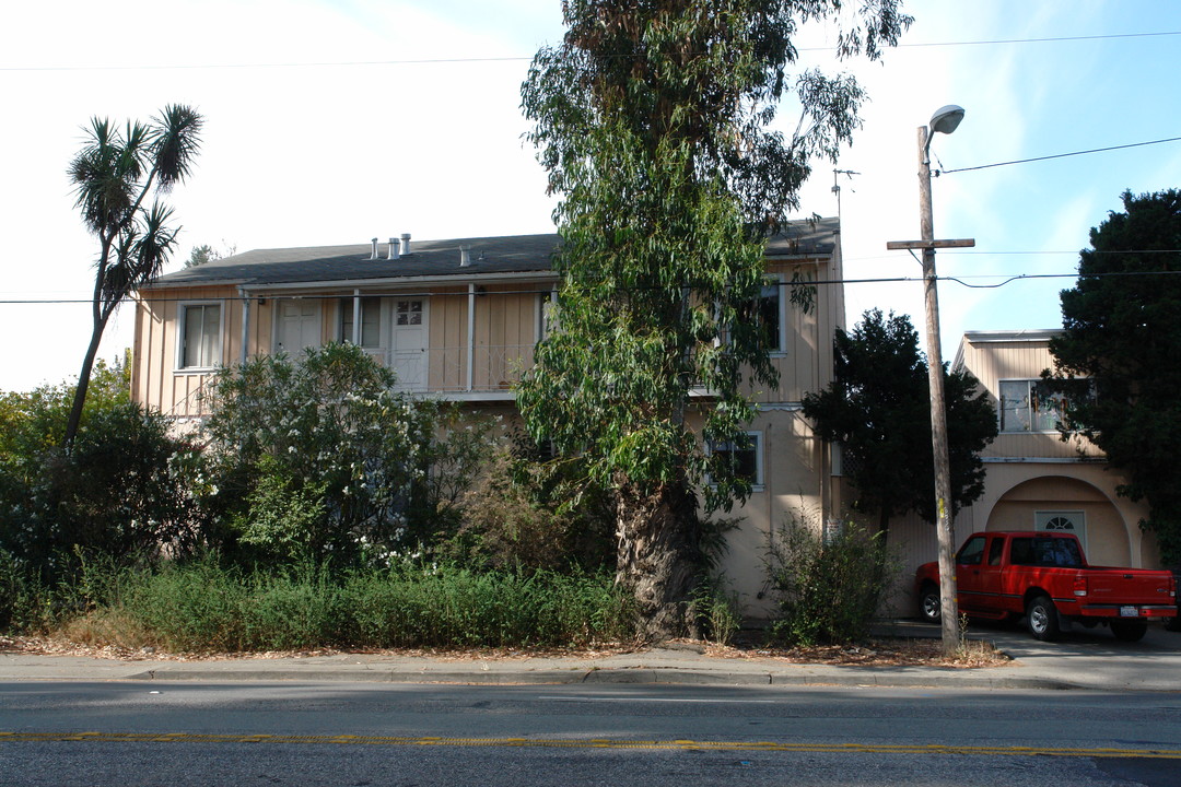 1500 Forest View Ave in Burlingame, CA - Building Photo