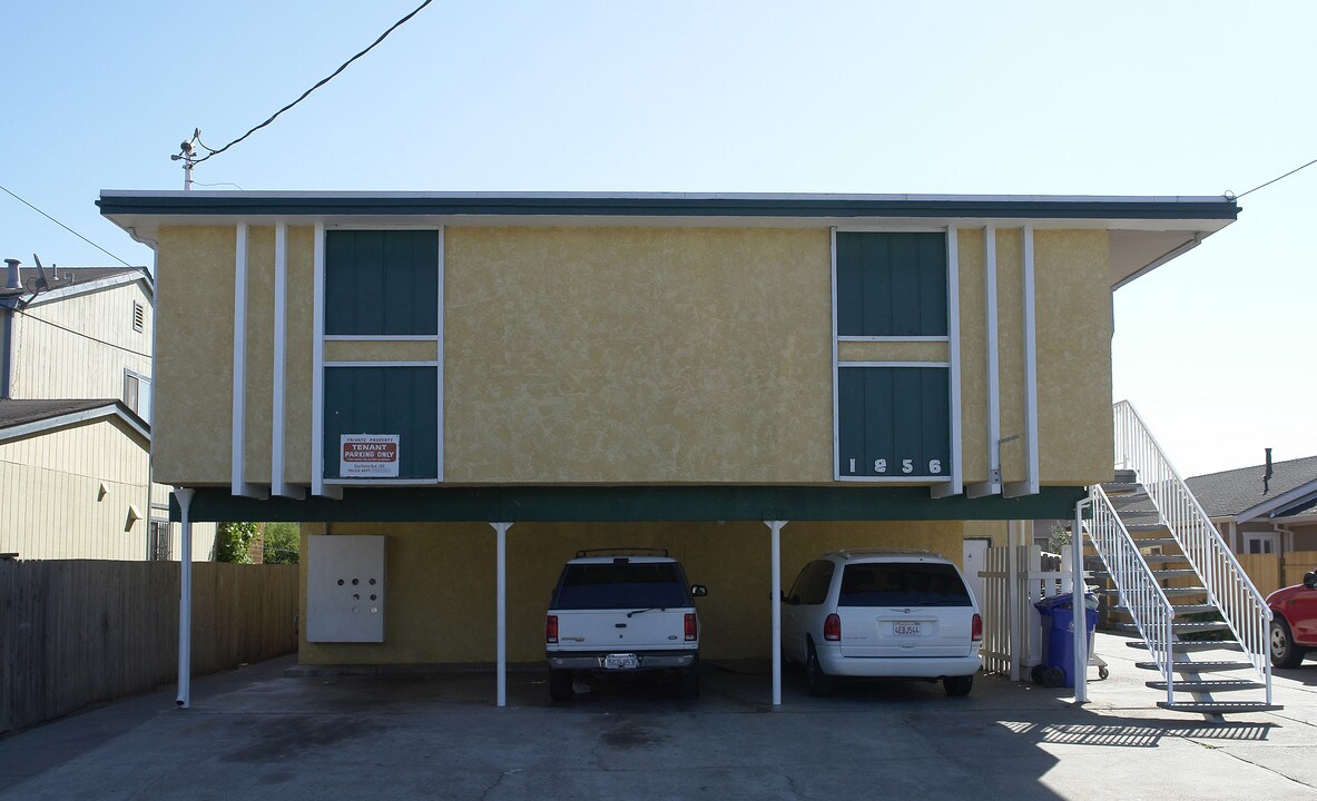 1956 Powell St in San Pablo, CA - Foto de edificio