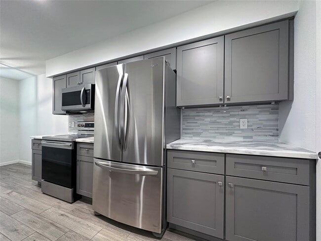 property at 5528 Beverly Hill St