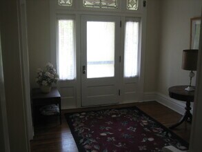 142 S Bryant Ave, Unit 2 in Bellevue, PA - Foto de edificio - Building Photo