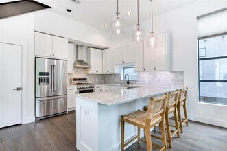 1851 Summit Ave in Dallas, TX - Building Photo - Building Photo