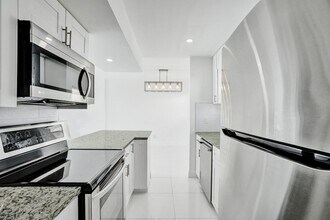 801 S Federal Hwy, Unit 906 in Pompano Beach, FL - Building Photo - Building Photo