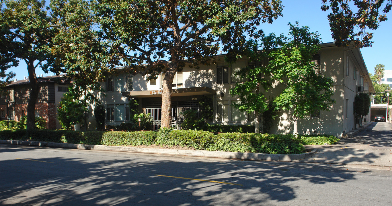 239 Madison Ave in Pasadena, CA - Foto de edificio