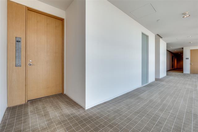 2430 Victory Park Ln in Dallas, TX - Building Photo - Building Photo