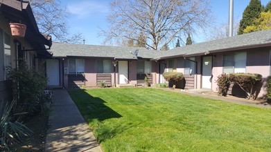 Bendemeer Court in Hillsboro, OR - Building Photo - Building Photo