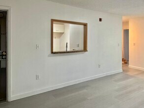 8851 NW 119th St in Hialeah, FL - Building Photo - Building Photo