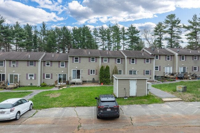 Bryant Hill Condominiums in Assonet, MA - Foto de edificio - Building Photo