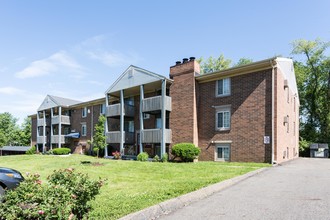 Shakertown Apartments in Canton, OH - Building Photo - Building Photo