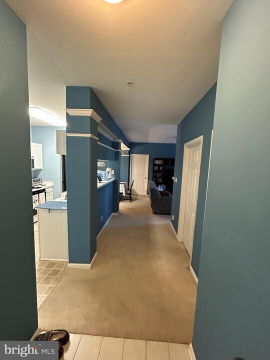 46588 Drysdale Terrace-Unit -201 in Sterling, VA - Foto de edificio