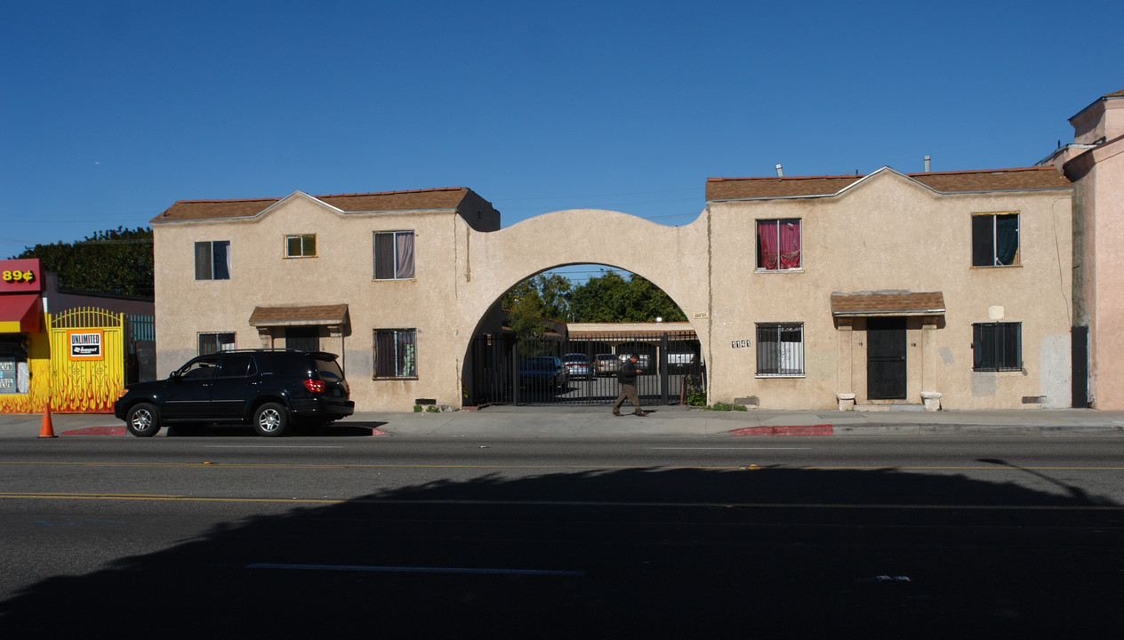 The Central Florence Apartments in Los Angeles, CA - Building Photo