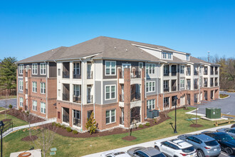 J Creekside at Exton in Exton, PA - Foto de edificio - Building Photo