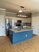 7501 Shadowridge Run in Austin, TX - Building Photo - Building Photo