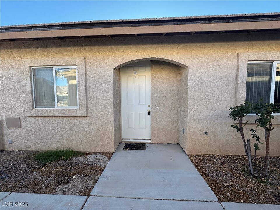 1411 Ogallala St in Pahrump, NV - Building Photo