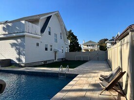 160 E Walnut St in Long Beach, NY - Building Photo