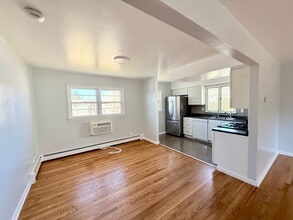 65 King St in Wallington, NJ - Building Photo - Building Photo