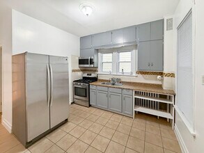 2340 N Tripp Ave in Chicago, IL - Building Photo - Building Photo