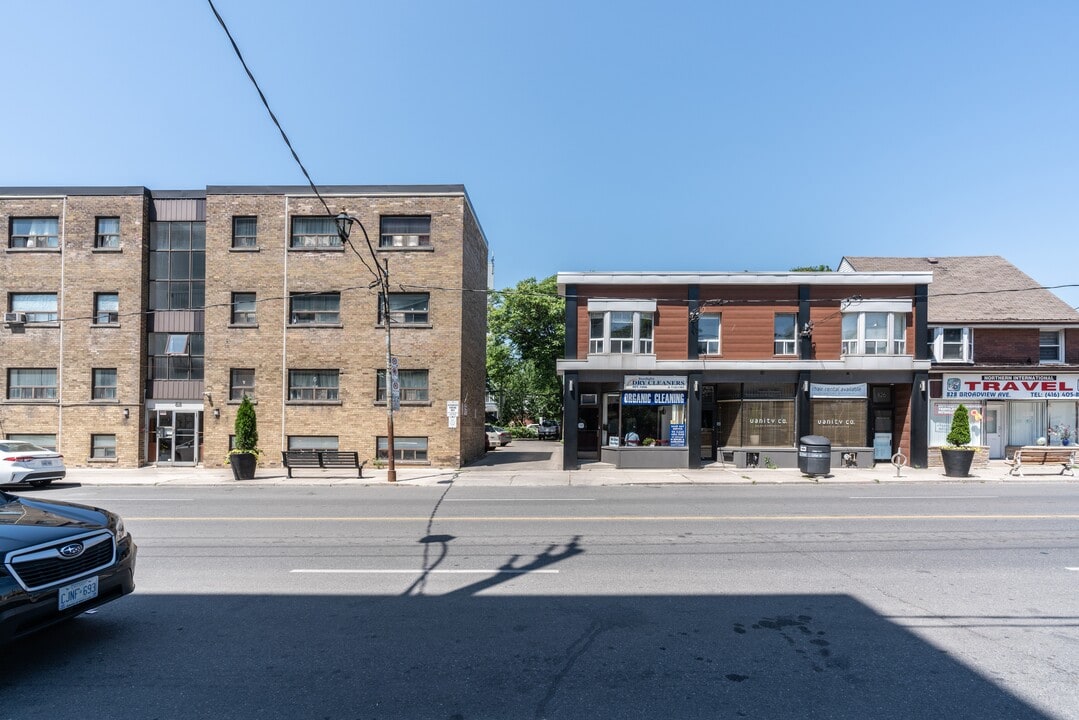 Hillsdale Manor in Toronto, ON - Building Photo