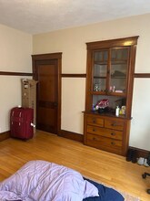 61 Frederick Ave, Unit 2 in Medford, MA - Foto de edificio - Building Photo