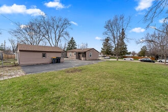 25 McCabe Dr in Streamwood, IL - Building Photo - Building Photo