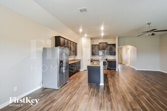 11811 Wolf Cyn in San Antonio, TX - Foto de edificio - Building Photo