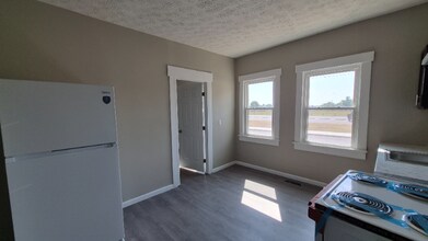 912 Riverview Terrace in Dayton, OH - Foto de edificio - Building Photo